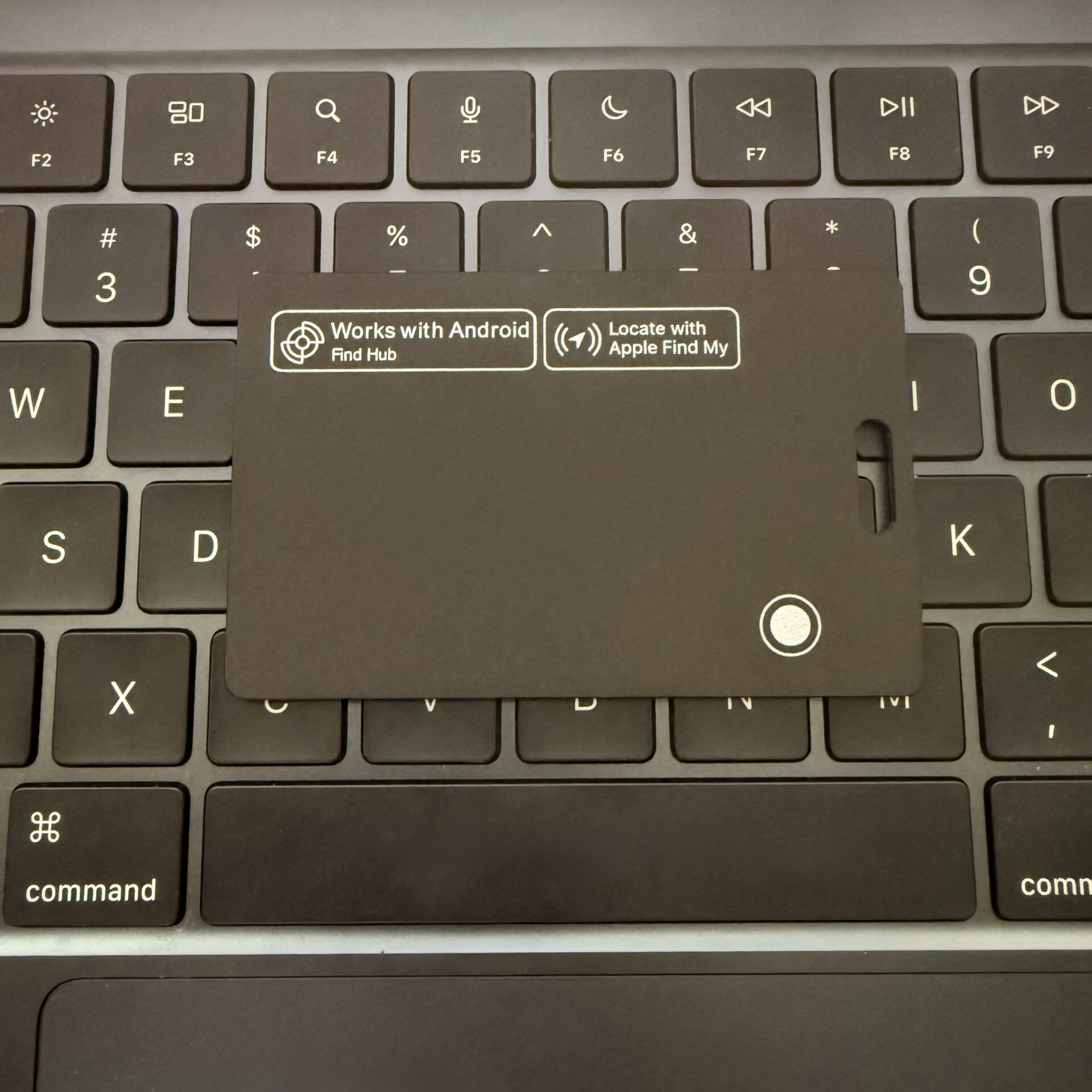 Daiktų seklys ir Bluetooth GPS lokatorius piniginei, kuprinei ir raktams – modernus sekimo sprendimas.